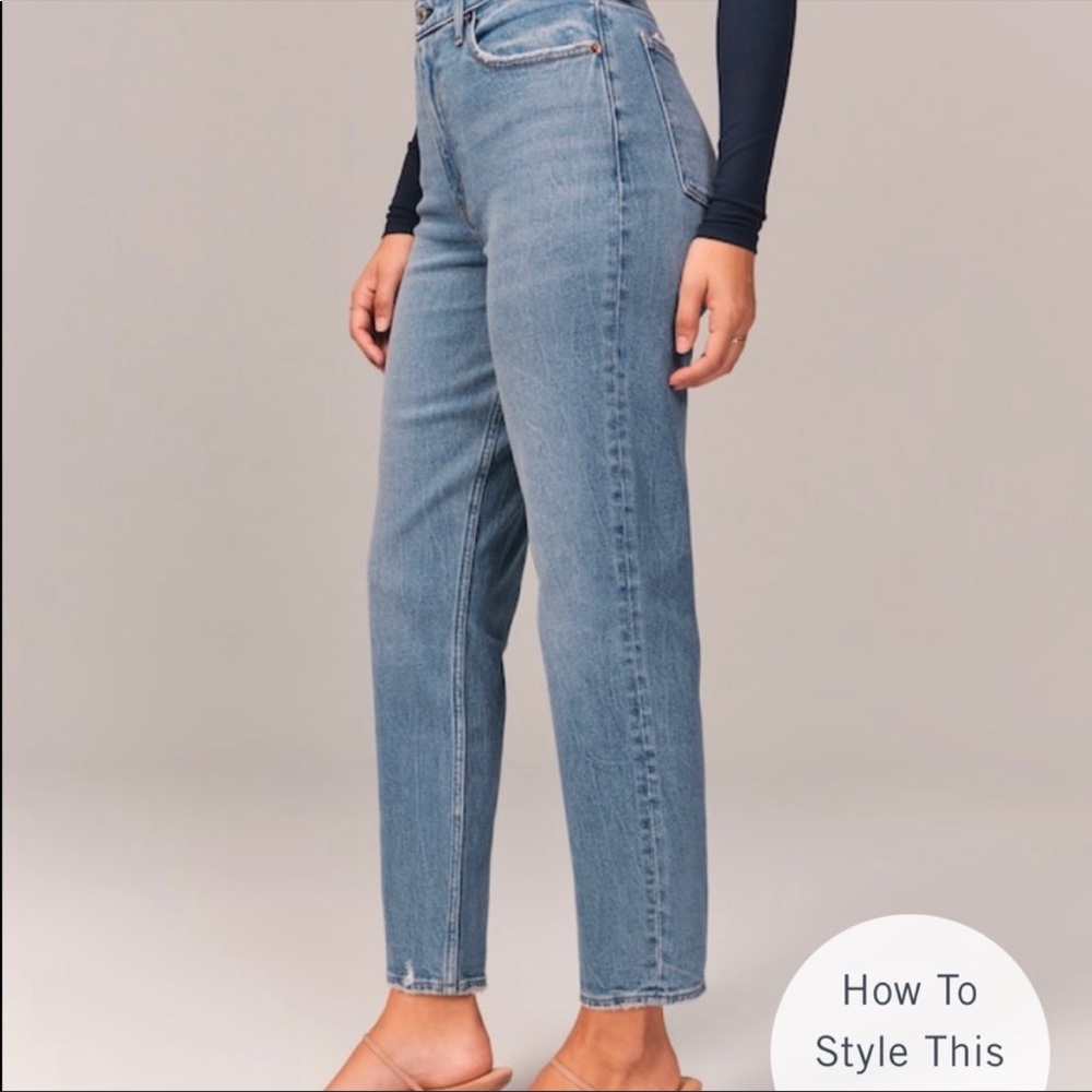 NWOT High Rise straight Leg Abercrombie Mom Jean
